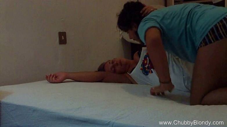Chubby Blondy: Домашній мінет від пухкої повії