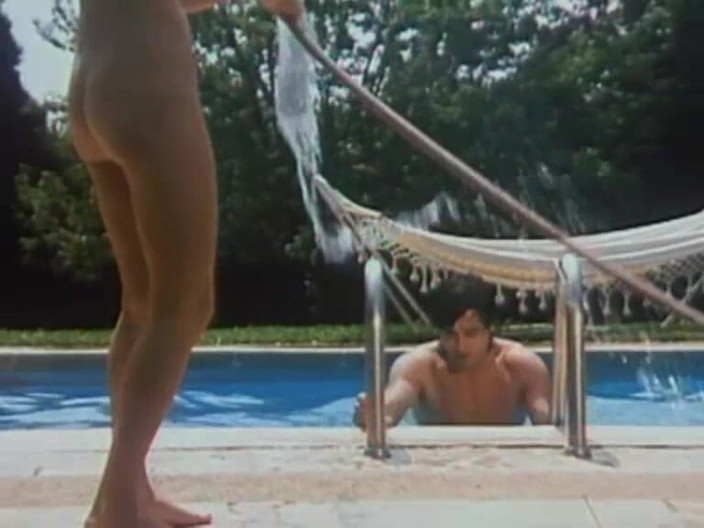 Java Consulting: ドギースタイルのプールサイドクラシック!(第一場面、8分26秒)