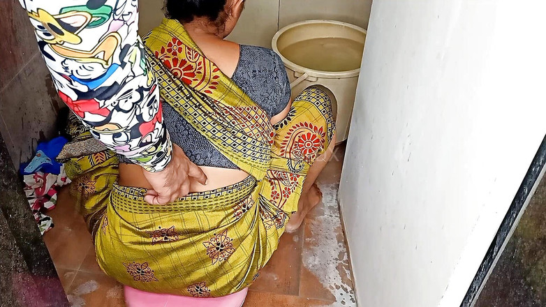 Sexy Komal: 자지를 빨아주는 18살 소녀