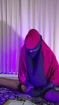 Arab Crossdresser Fuck Dildo