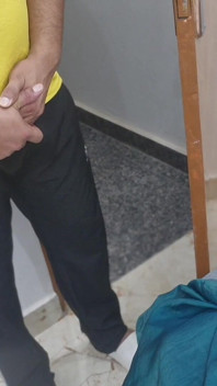 Alisha Bhabhi给送货员机会操她