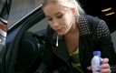 Cruel Anettes fetish world: Roken in de auto en spugen