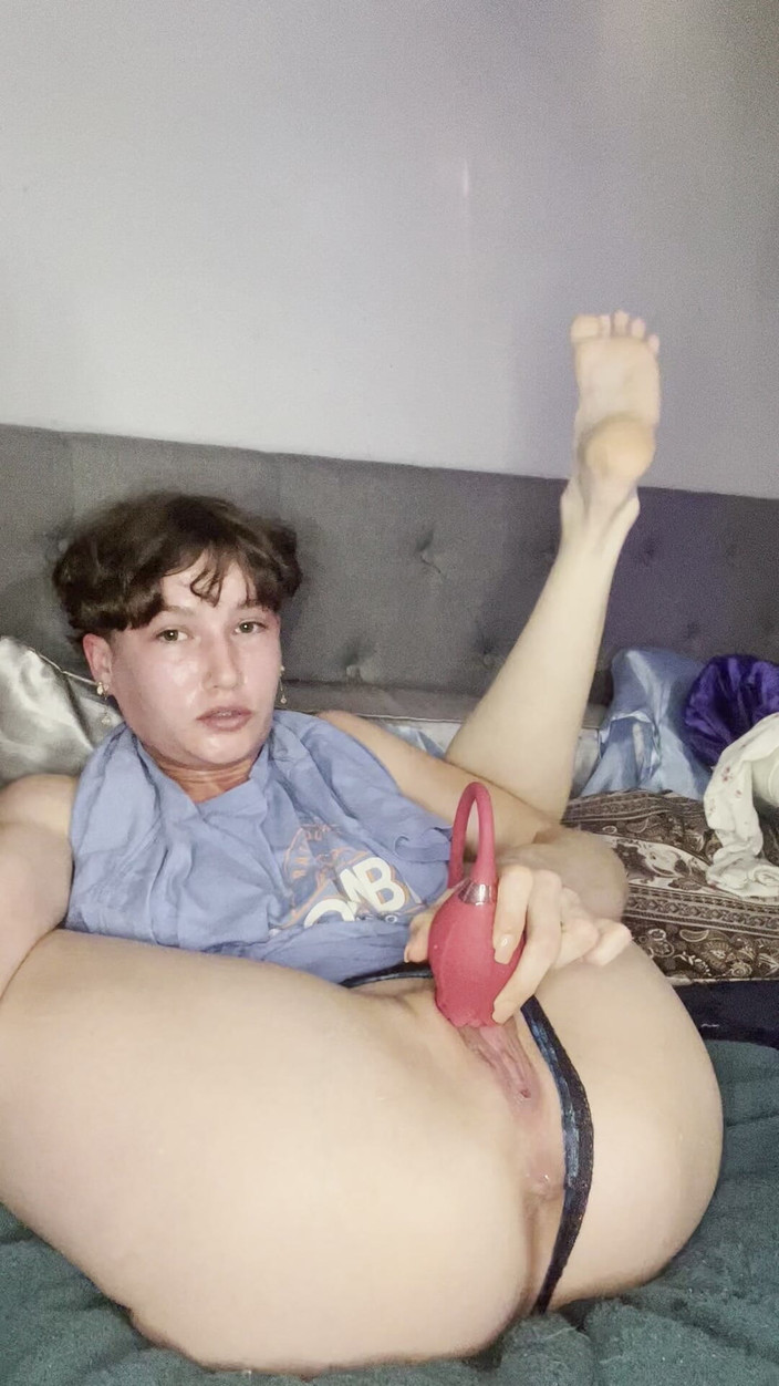 AhanuReed: Squirting neben meinem freund