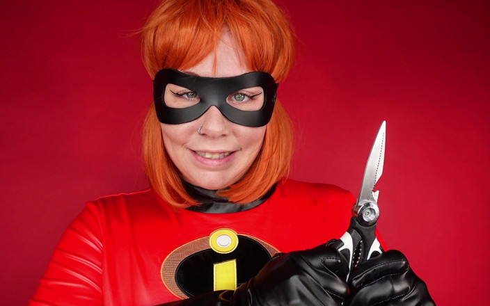Deanna deadly: Mrs Incredible Gives POV Villain a Penectomy