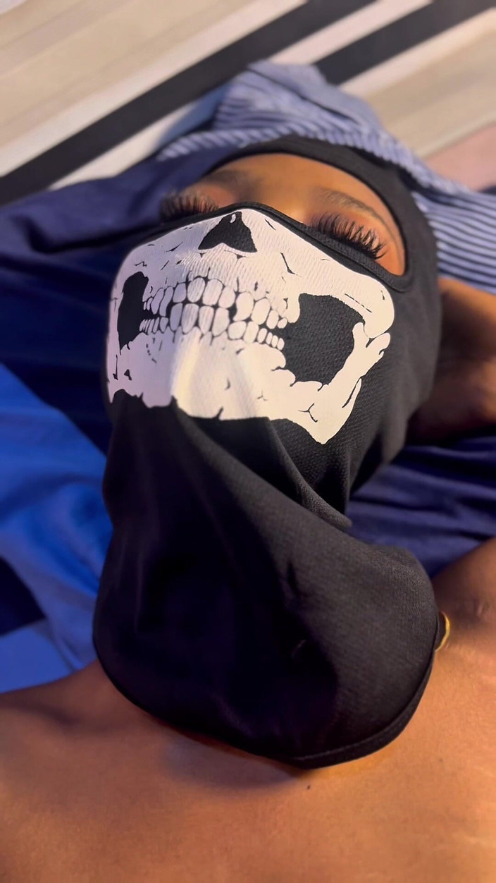 Flirt Alex 2025: Ngentot memek berbulu teman sekamarku vs kalau memeknya dicukur