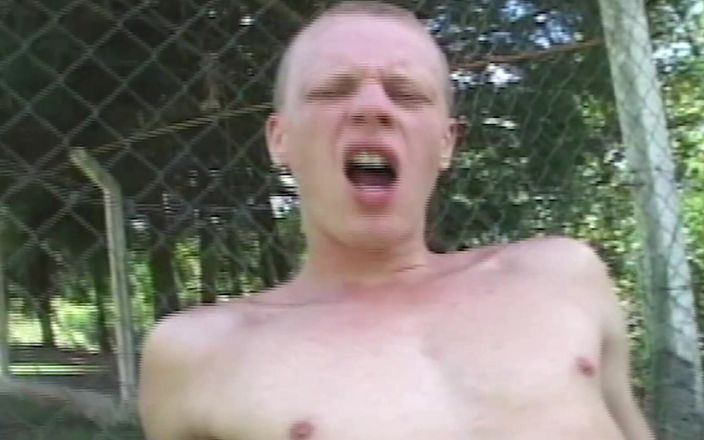 SEXUAL SIN GAY: Cena de férias com garoto - 2 amigos gêmeos fodendo na bunda...