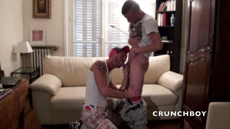Crunch Boy: Twink lưỡng tính gợi cảm với con cu XXL làm...