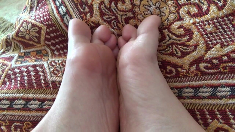 Sexy Milf: Face, full body and foot tour ! Every inch of my...