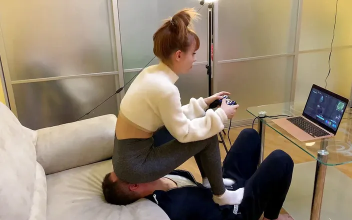 Petite Princesses Femdom: Gamer Kira in leggings uses her chair slave while playing