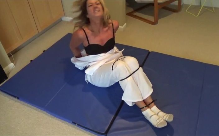 Selfgags classic: Karate milf trong nô lệ: một người phụ nữ có...