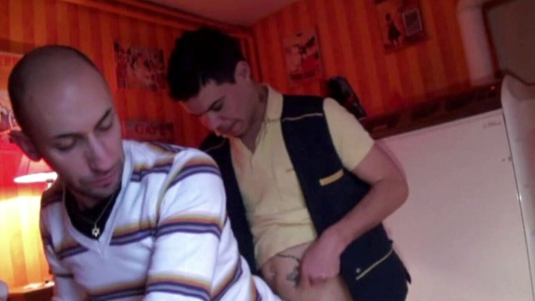 Gaybareback: Knullade sin postman hemma