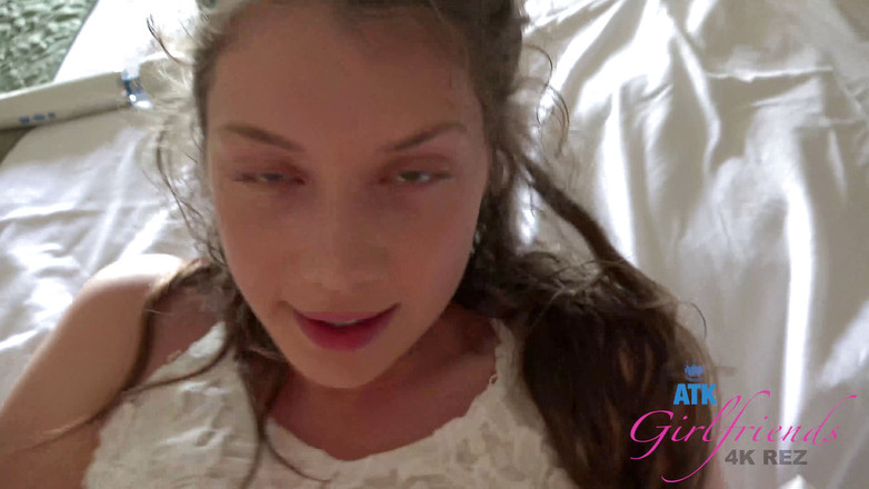 ATK Girlfriends: バーチャルバケーション 9/12 ハワイ エレナ・コシュカ