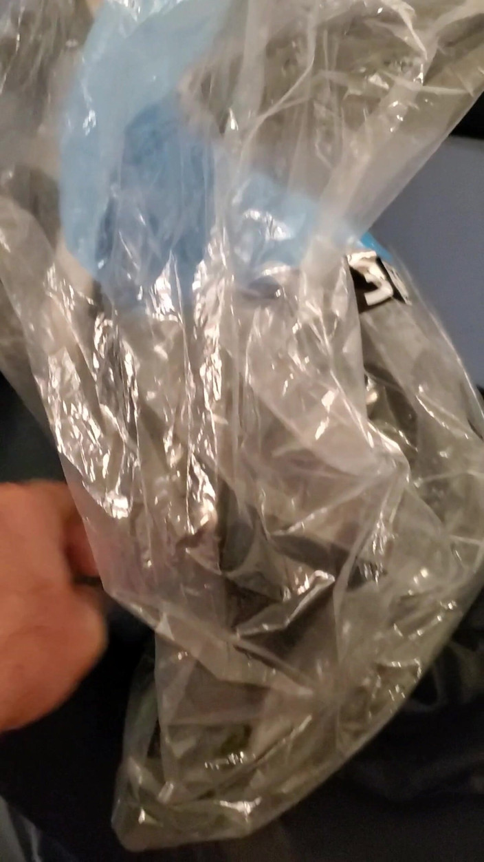 RefillMeAsYouWant: 全体的にキャットスーツでボールギャグ。プラスチックフード付きザーメン