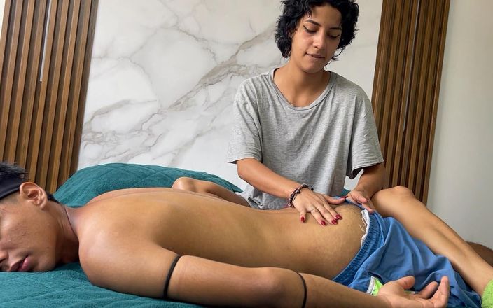 Juliana Palvin: La mia piccola sorellastra mi fa un delizioso massaggio che...