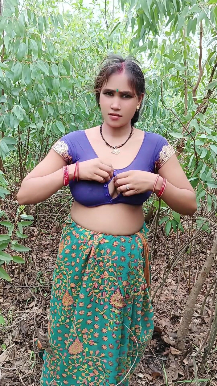 Renudbf: Sexy bhabhi U. mi ha portato nel giardino di Liptis...
