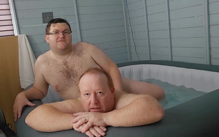Daddysmudge: Gay fode vizinho em banheira de hidromassagem