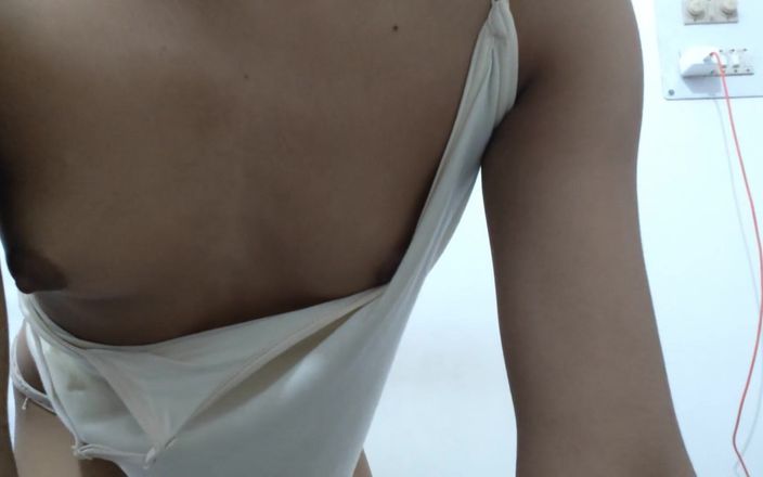 desigirl93: 印度德西大学热门的彩信视频非常热辣的学生非常努力地操年轻女孩第一次肛门孔紧致阴户舔硬