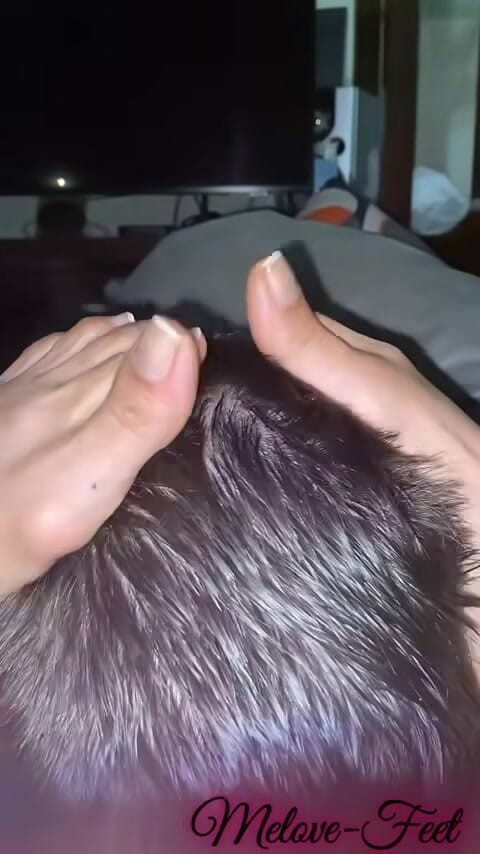 Naelor: Naelor slurps em melove pequena buceta parte dois