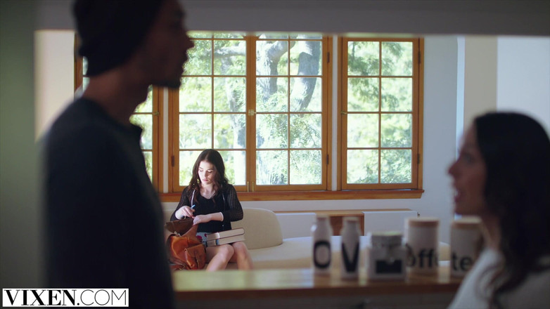 Vixen: VIXEN - Jade Nile reçoit de l'aide de son coloc pour...