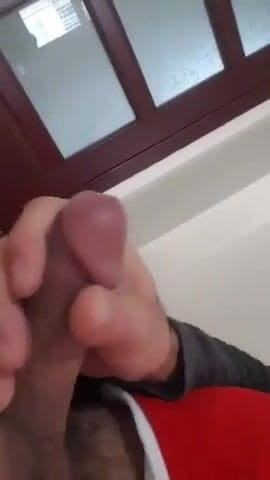 Horny Inn: Turkish Stepdaddy masturbate