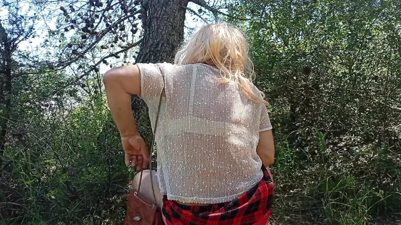 Rita Perutzi: Rita Perutzi Peeing 1
