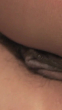 Japanse babe krijgt bosje vernield en gecreampied in een heet trio