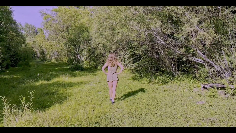 Juli Smith Meow: Outdoor Sexy Walk