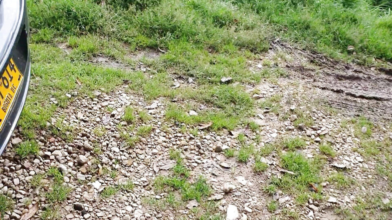 Clarkykore: 若いインドは配管工を雇い、彼女の処女のお尻で支払う必要があります