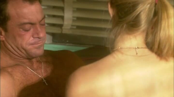 Cryptostudios: Dobře vypadající chlápek šuká krásné štíhlé tělo číšník s těsnou kundičkou