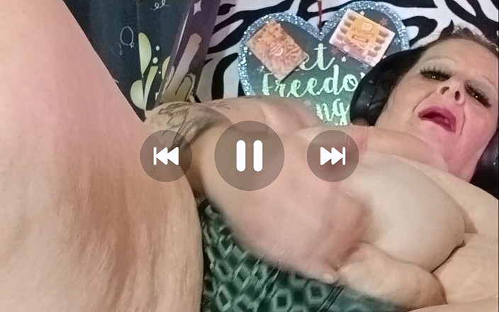 HerculesnVENUS: Bermain peran sebagai seorang pria membuatnya muncrat di mata