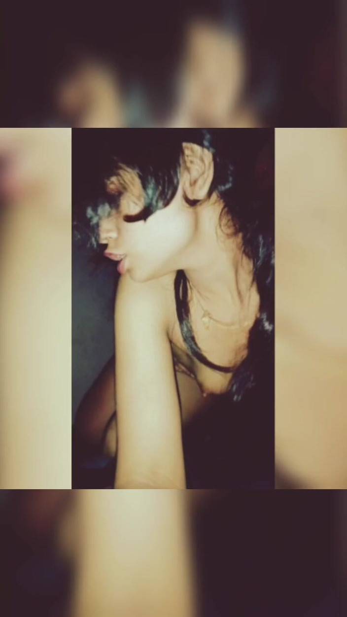 Hot Sis: ラティカに村クソとドアオープン