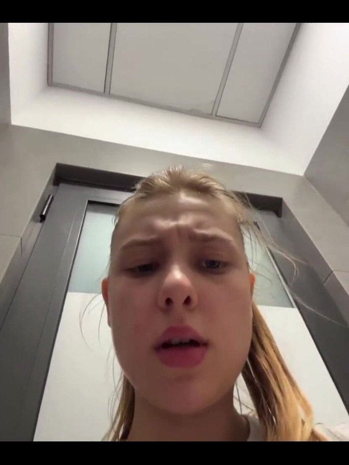 JuiceLussie: Alışveriş merkezinde halka açık sikişiyor