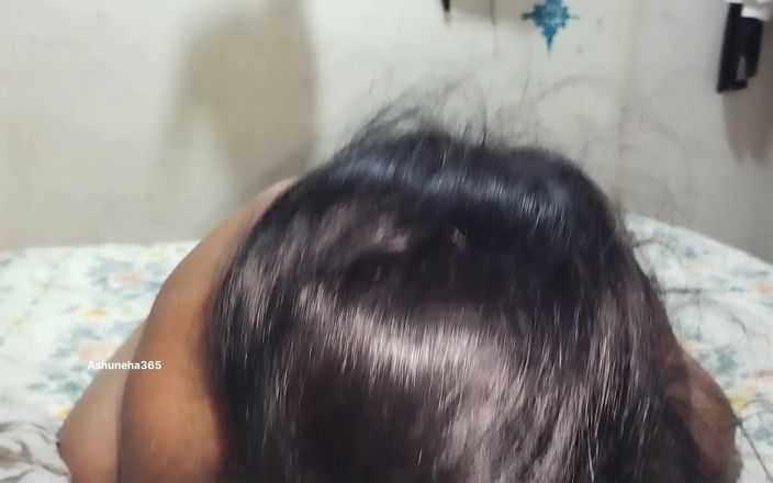 Ashuneha365: Hintli kız arkadaş evde ateşli erkek arkadaşını sikiyor