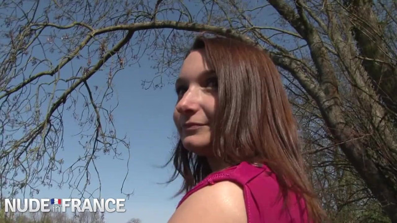 La France a Poil: Shy brunette poses for sexy nude photos and more