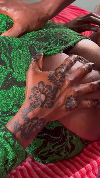 Olgun Müslüman Orta Yaşlı Seksi Kadın Göt Deliğini Büyük Zenci Yarağı Tarafından Sert Siktiriyor