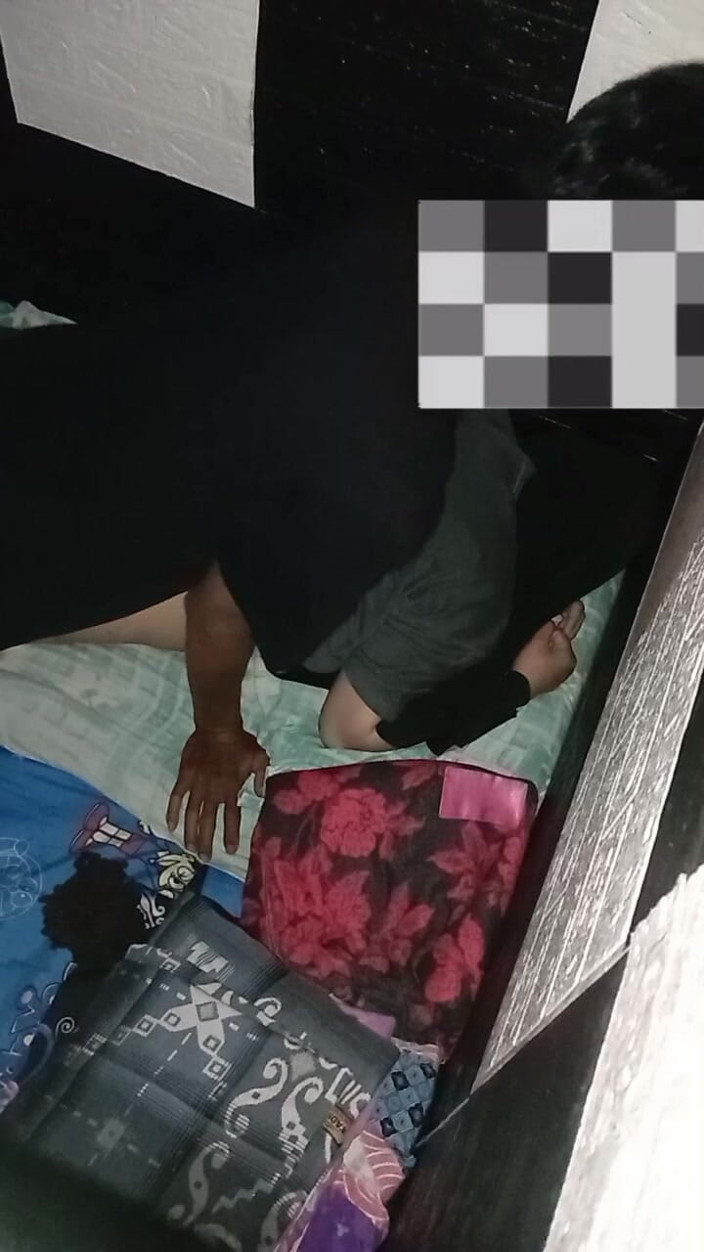 Famly sex: 히잡을 쓴 아시아 여자의 후장 그녀는 비명을 지르고 즐긴다