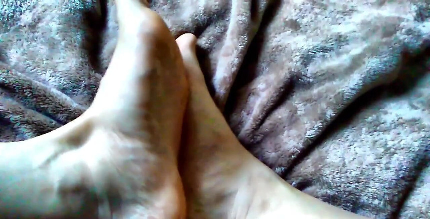 JasmineJade: Sabah ayak gösterisi vol 1 sadece biraz çıplak ayakla azdırıyor /gösteriş yapıyor. Bu...