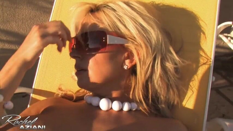 Aziani: Rachel spuszcza się na zewnątrz na patio