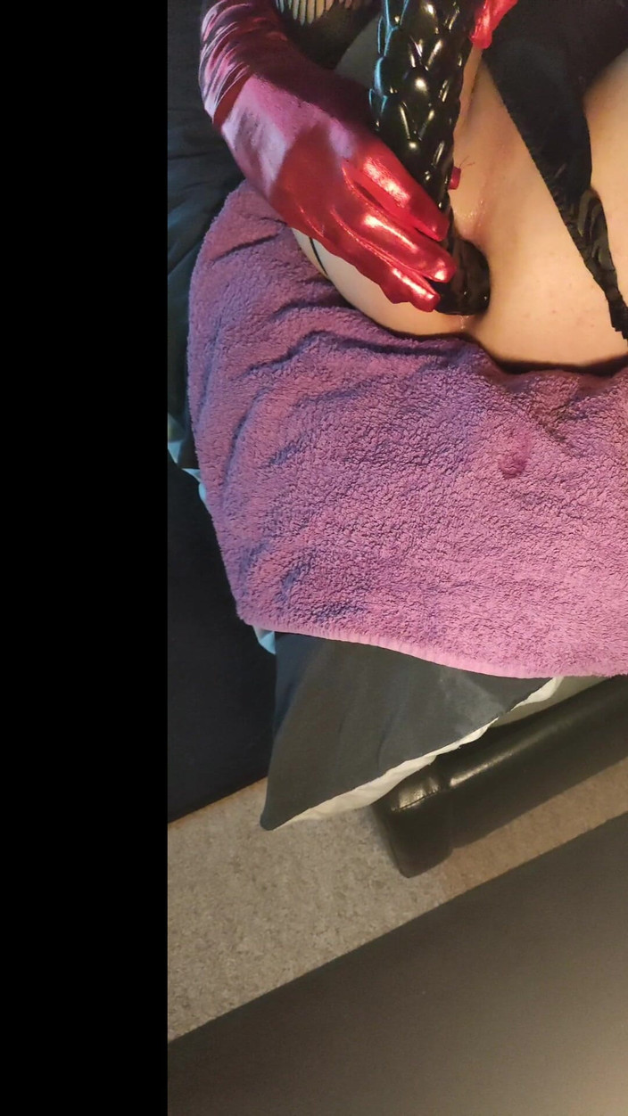 Sallyann: 怪物假阳具