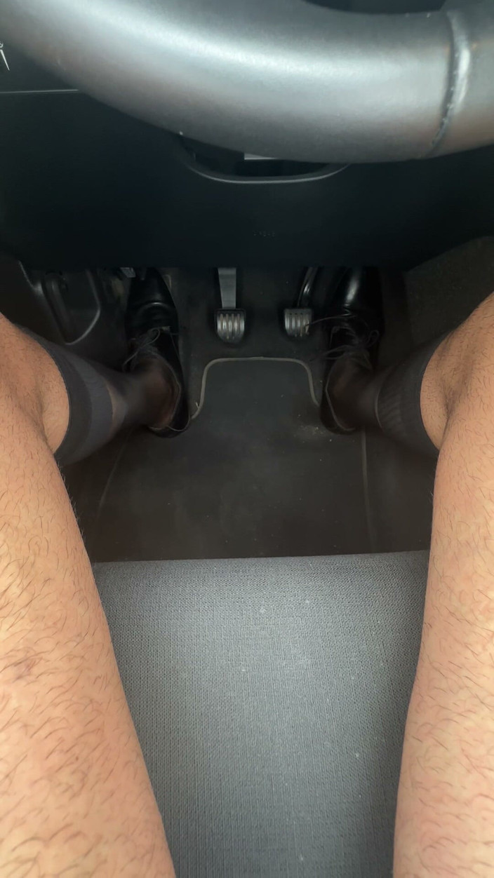 MaelHunter: 車の中でストッキングを履いて遊ぶ