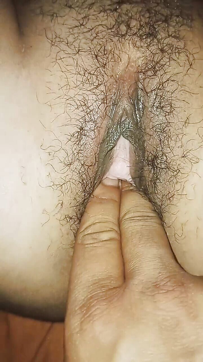 Bhabhiarya24: Покласти член і руку в пизду сільської невістки