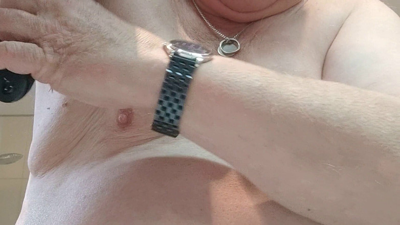 Karlchengeil: Axilas, tetas y pezones se afeitan y juegan interrumpidos