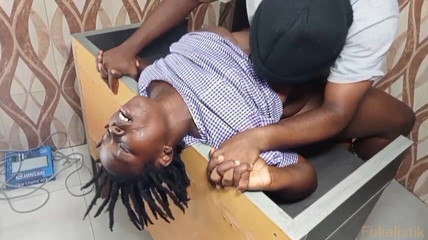 Fukalistik: Doctorul Clifford sedus și futut de o asistentă din față