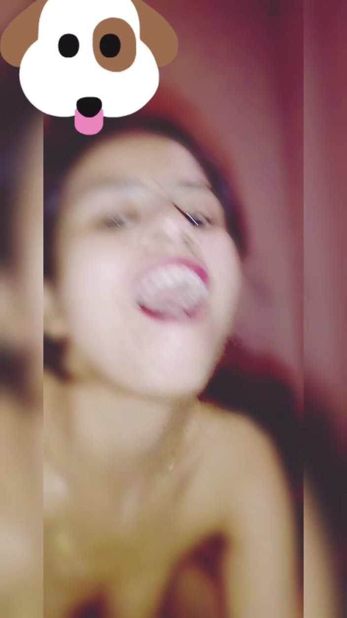 Hot Sis: Latika lagi asik dientot kontol sampai dicrot di dalam