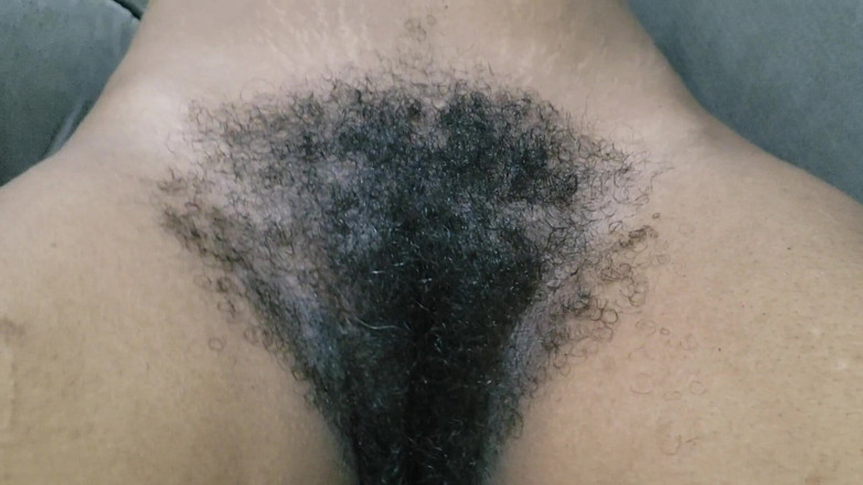 Lovemina: Неймовірна гаряча пизда мамки занадто сильно рухається, а її волохата більше разів!