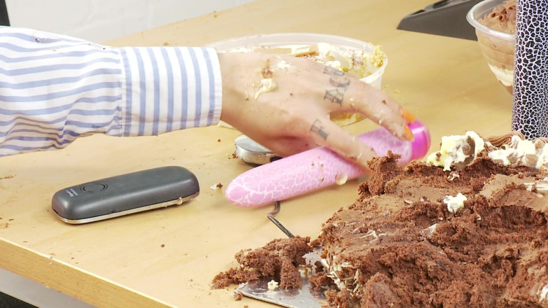 Screw Gurmans: It's your birthday, and I have a surprise cake for...