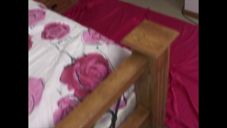 Dirty Lesbian: Esta lésbica faz isso com 5 garotas ao mesmo tempo - vídeo...