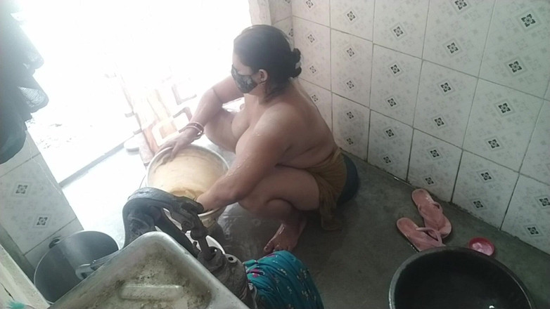 Desi_bhabhi121: Spettacolo da bagno Desi Bhabhi aperta