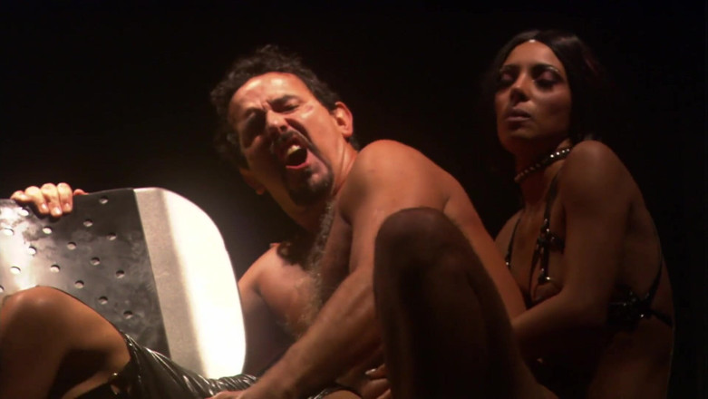 Radical: Kinky hot threesome
