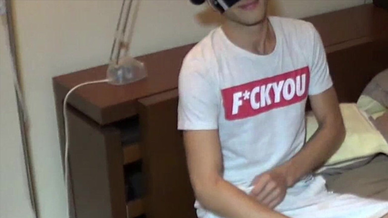 Sneaker gay: Fucked by the Xxl Cock O His Best Friend